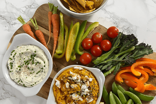 recipe image Krémový pažítkový dip s hummusom z pečenej mrkvy