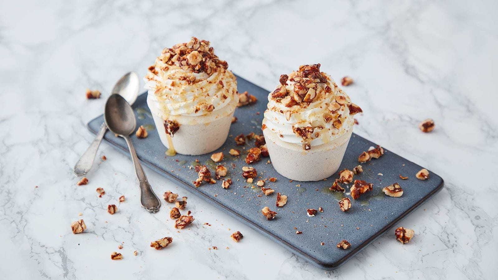recipe image Bananglass med jordnötssmör och saltad karamell