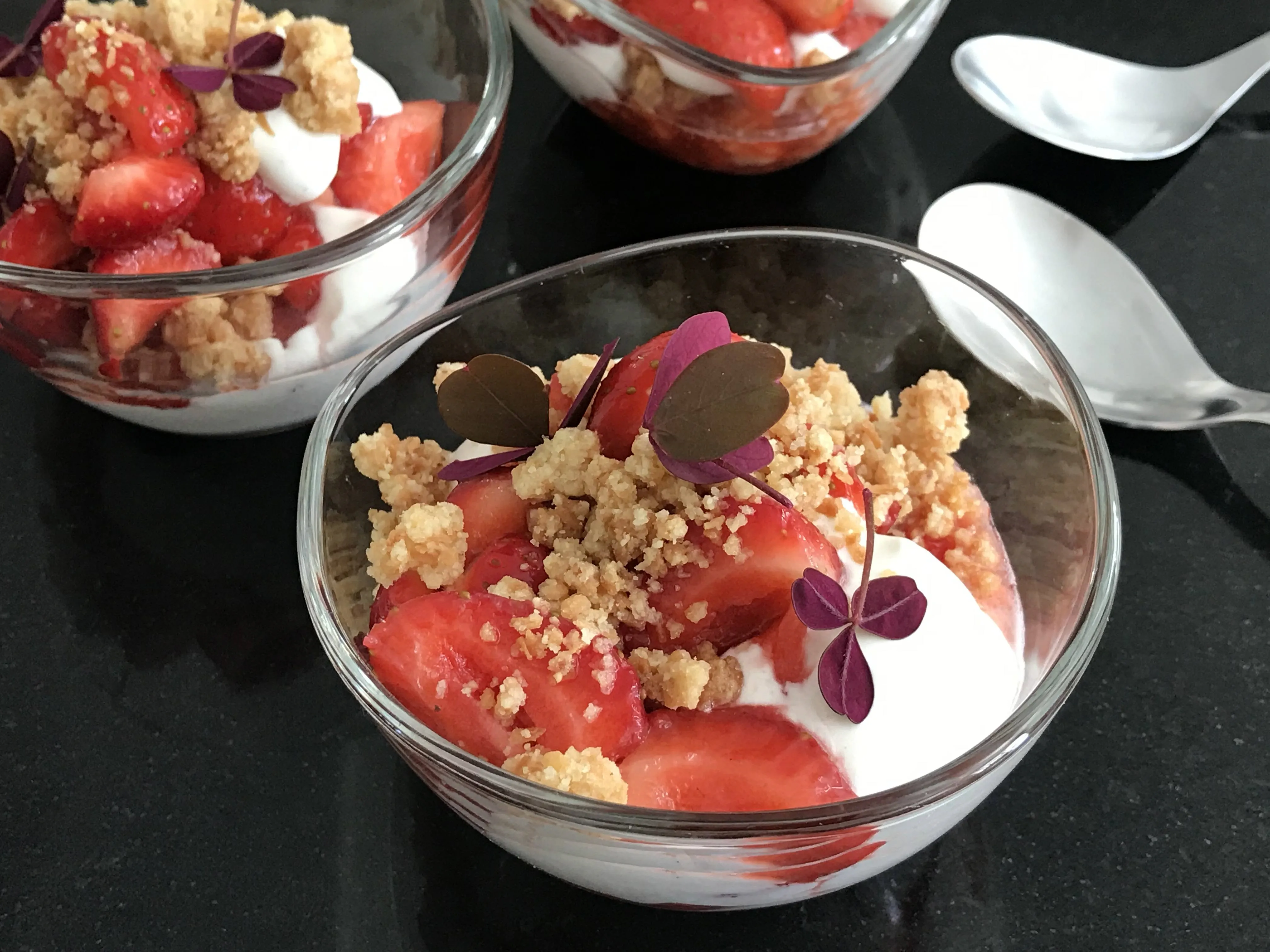 recipe image Change Cake med bär och havrecrunch