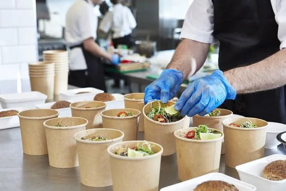 tillredning, mat, portionsförpackning, händer