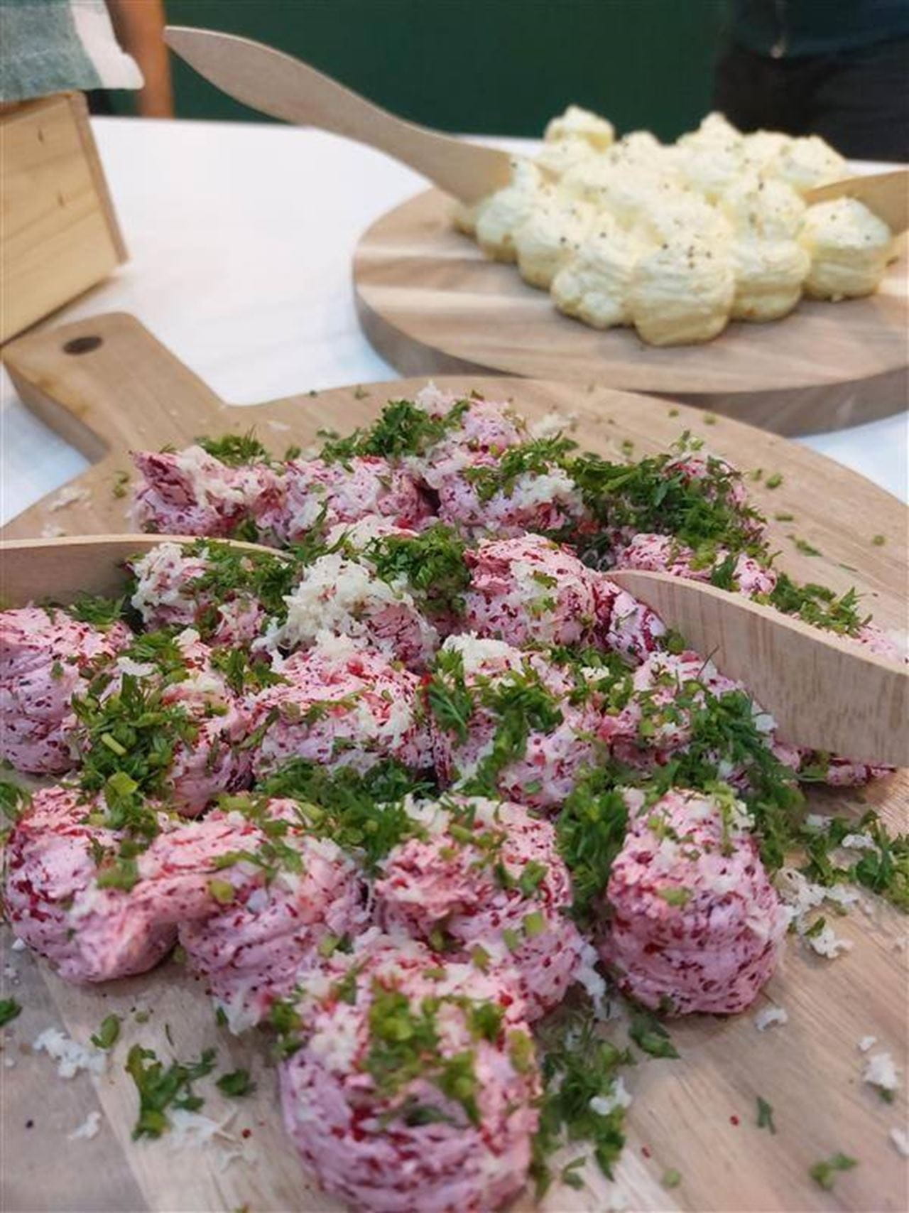 recipe image Vispat Plant B+tter med rödbeta och pepparrot