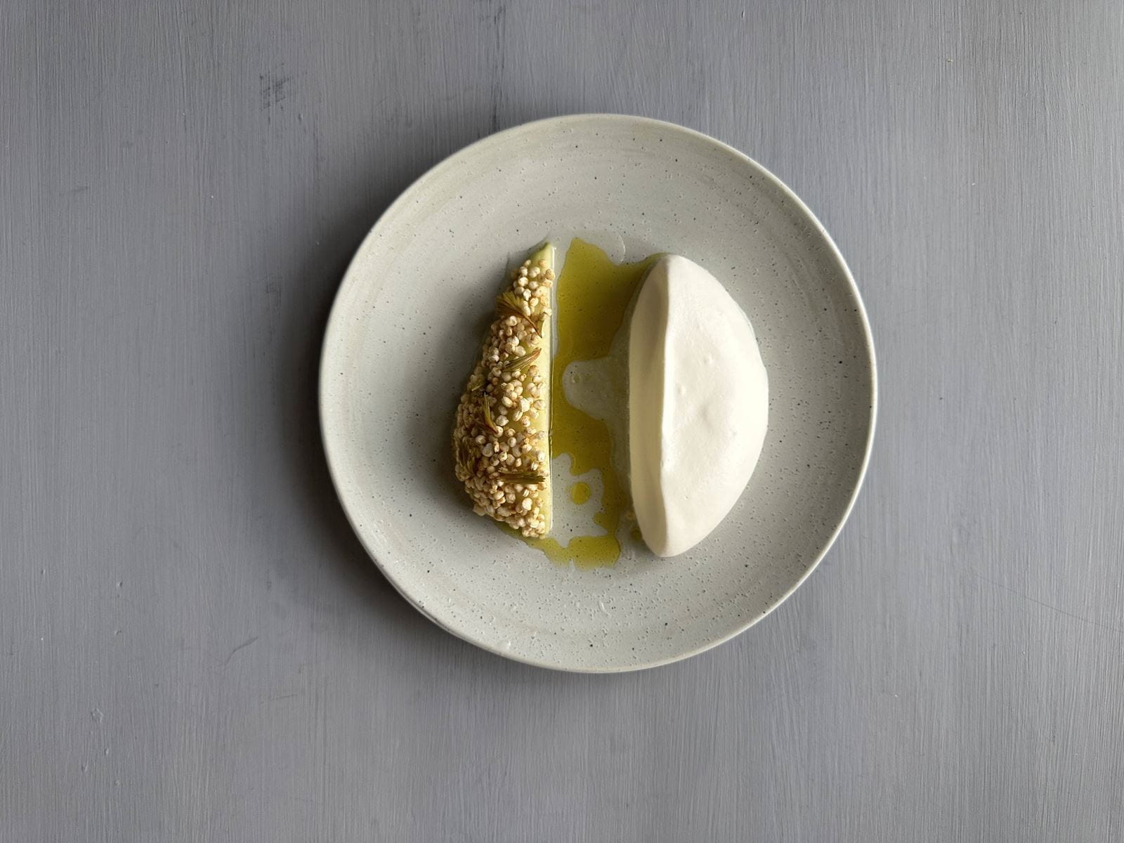 recipe image Inkokta päron med arraksgrädde, granskottsirap och rostat bovete