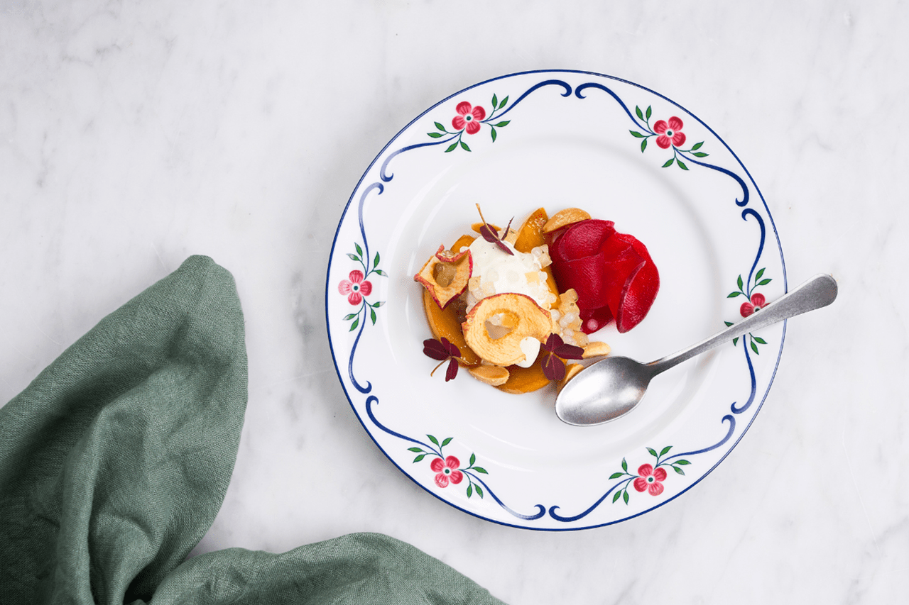 recipe image Flamberat äpple med citrontapioka och vaniljglass