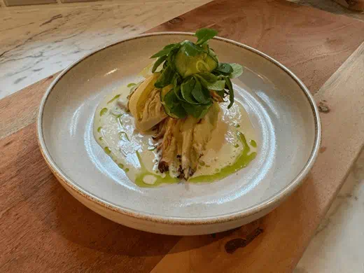 recipe image rostad-spetskal-med-vitvinssas--ortolja--gurk-fankalssallad