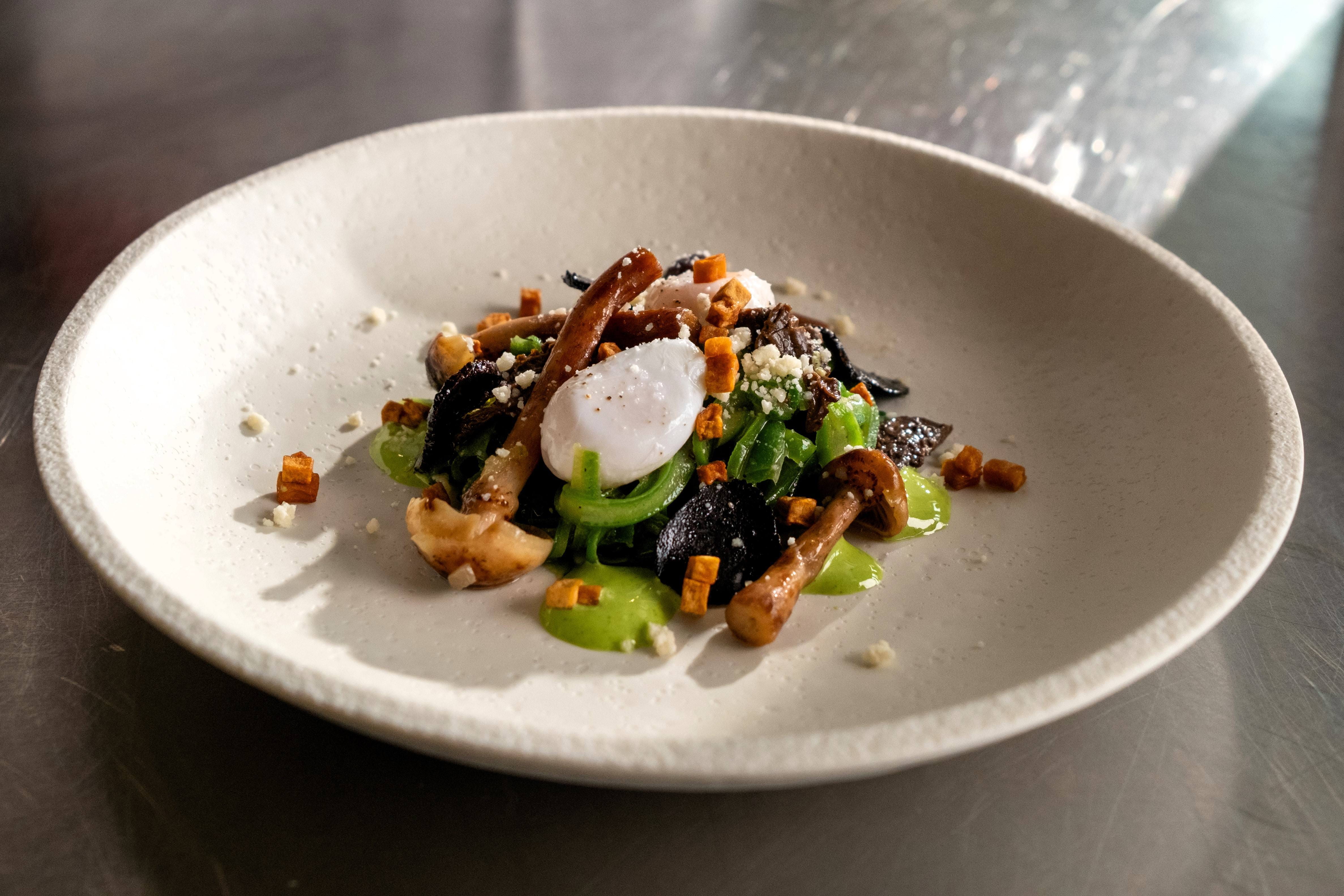 recipe image Grön bönpasta med vaktelägg